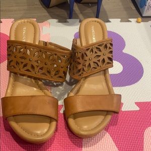 Platform sandals